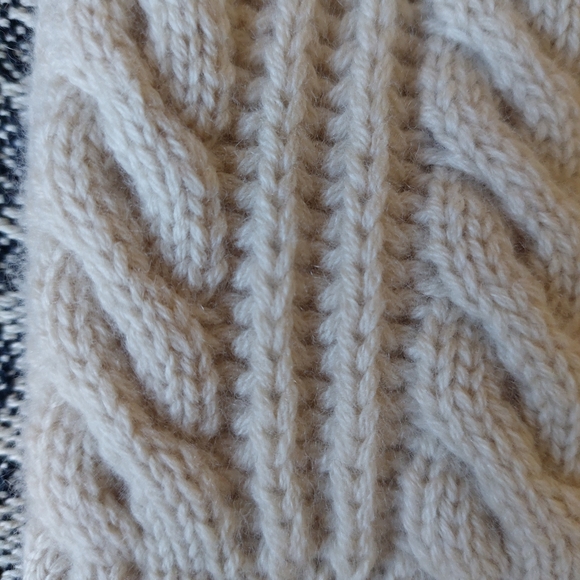 Joie cashmere / wool blend knit hat. - Picture 4 of 11